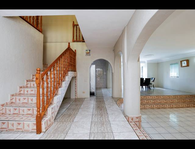 4 BEDROOM HOUSE FOR SALE IN NEWLANDS WEST